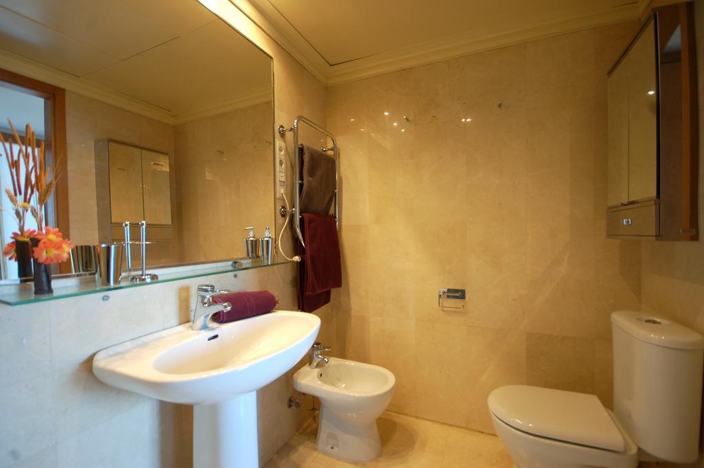 Lets Holidays Apartment Sea Views In Barcelona Quarto foto
